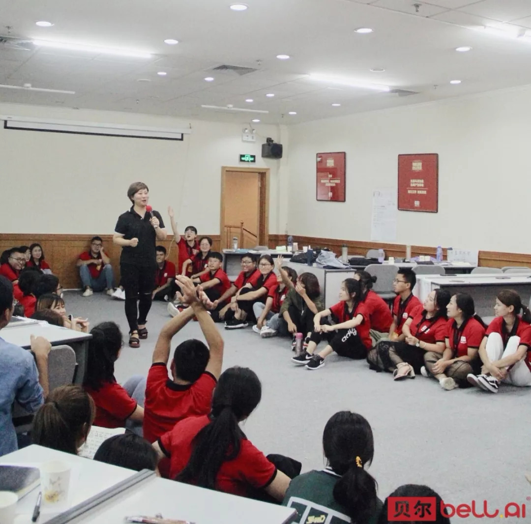 星贝第一期训练营：贝尔机器人活动中心海南分总韩冰老师、西安及成都分总张迪老师和市场经理王超老师，三位老师分别介绍了贝尔市场人员、课程顾问是如何为广大家长服务的